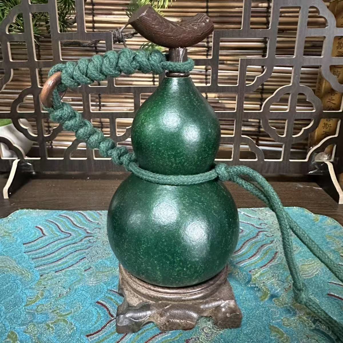 Handcrafted Lacquer Gourd - DAO&NATURE