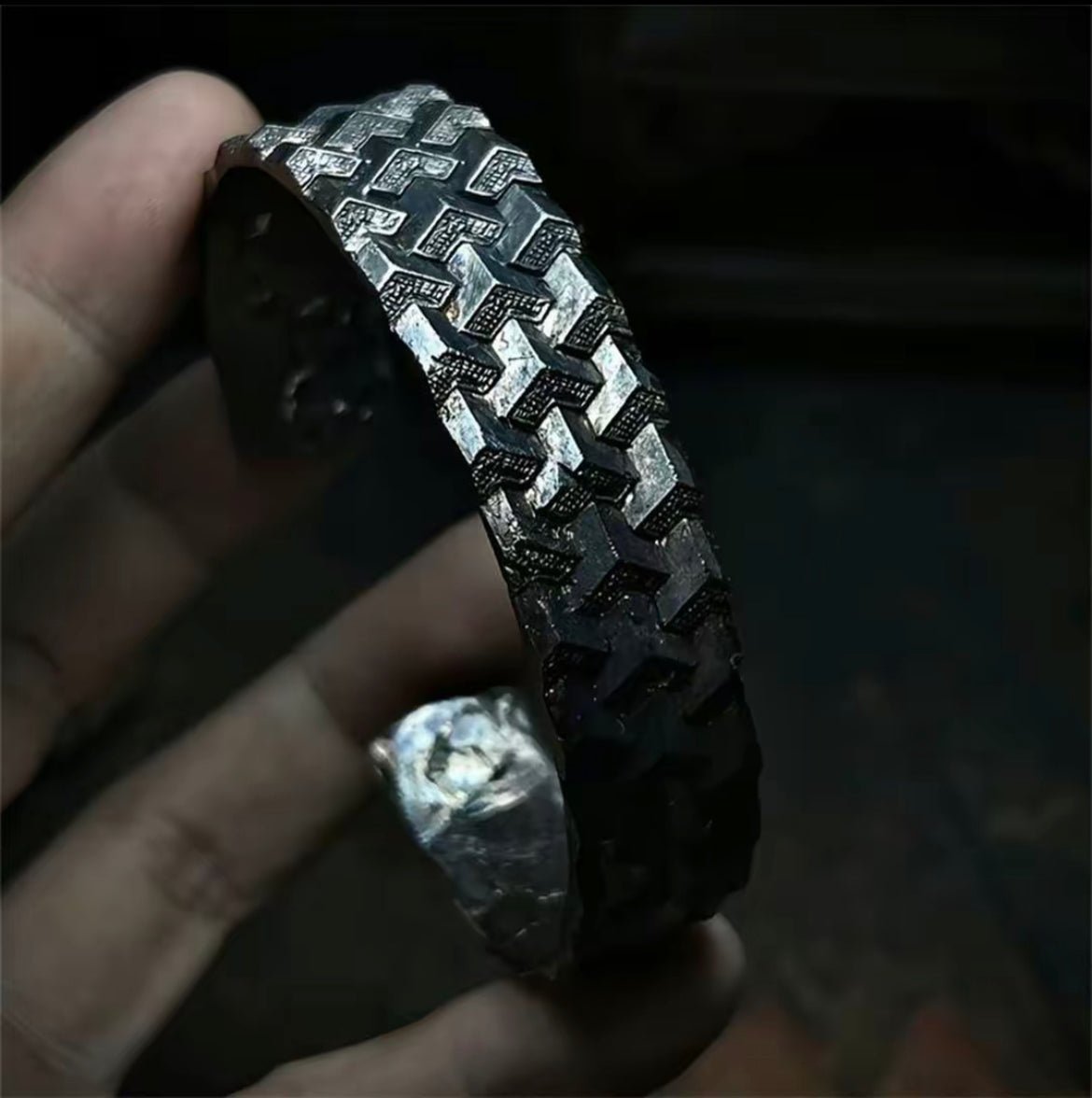 Iron Guard Cuff - DAO&NATURE