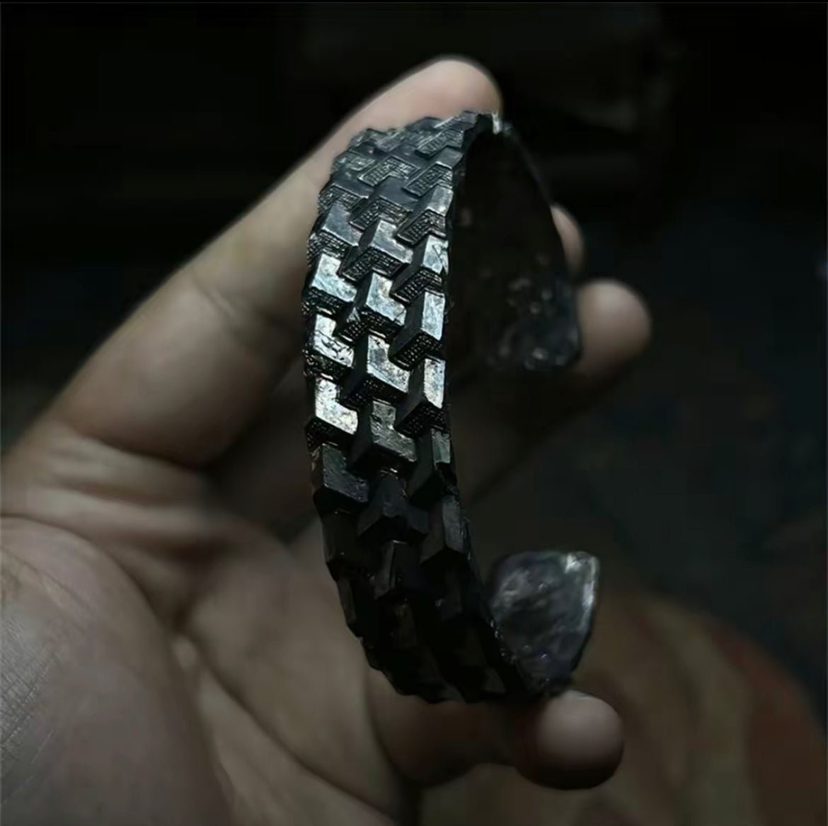 Iron Guard Cuff - DAO&NATURE